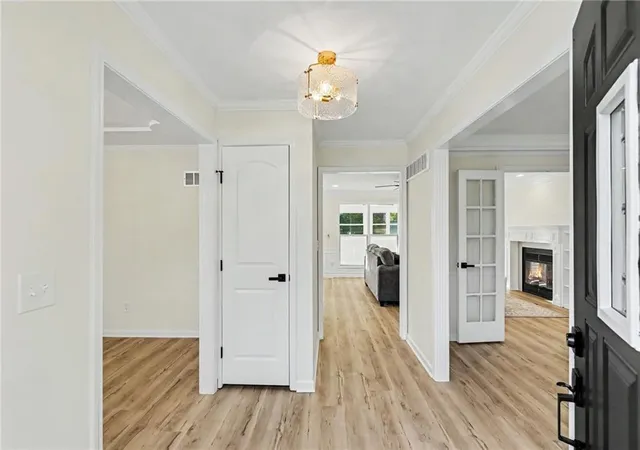 Photo 3 of Single family home for sale at 904 NE Lakeside Ct, Blue Springs, MO 64014 | MLS# 2648639 | Listing updated on 2026-10-28