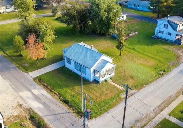 Single family home for sale at 701 E 4th Street, Trenton, MO 64683 | MLS# 2648640