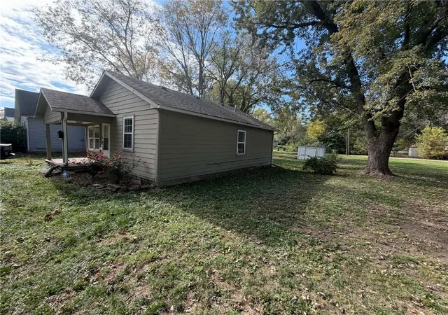 Photo 1 of Single family home for sale at 924 N Mulberry St, Ottawa, KS 66067 | MLS# 2648648 | Listing updated on 2026-10-28