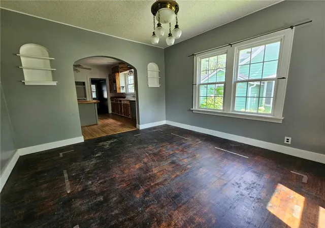 Photo 3 of Single family home for sale at 1107 S Maple St, Carthage, MO 64836 | MLS# 2648651 | Listing updated on 2026-10-27