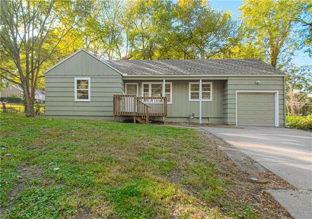 Single family home for sale at 6730 Hawthorne Ave, Raytown, MO 64133 | MLS# 2648652