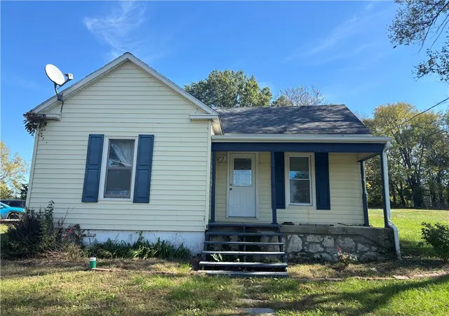 Single family home for sale at 801 Broadway St, Richmond, MO 64085 | MLS# 2648659