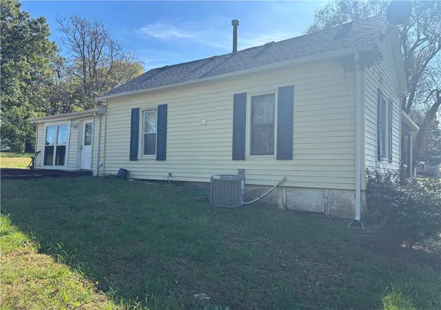 Photo 1 of Single family home for sale at 801 Broadway St, Richmond, MO 64085 | MLS# 2648659 | Listing updated on 2026-10-24