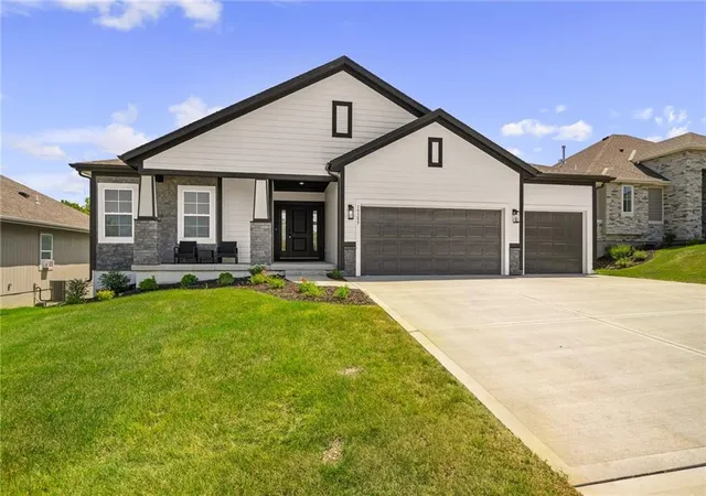Photo 1 of Single family home for sale at 6013 Arapahoe St, Shawnee, KS 66226 | MLS# 2648660 | Listing updated on 2026-10-29