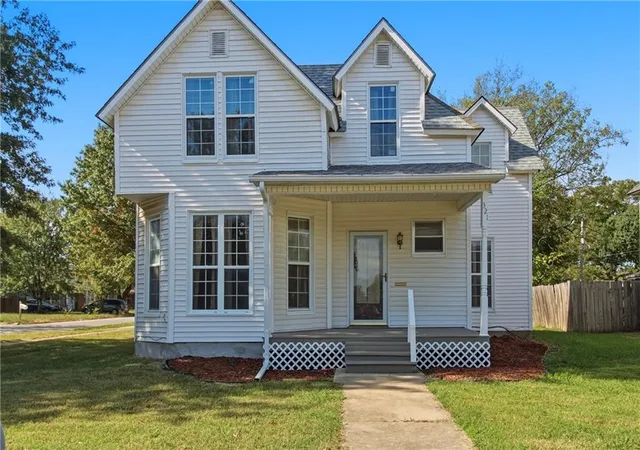 Photo 1 of Single family home for sale at 321 S 25th Street, Parsons, KS 67357 | MLS# 2648664 | Listing updated on 2026-10-29