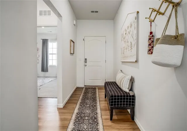 Photo 3 of Single family home for sale at 27031 E Oak View Dr, Lees Summit, MO 64086 | MLS# 2648673 | Listing updated on 2026-10-27