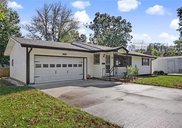 Photo 2 of Single family home for sale at 1421 S Maple St, Ottawa, KS 66067 | MLS# 2648687 | Listing updated on 2026-10-27