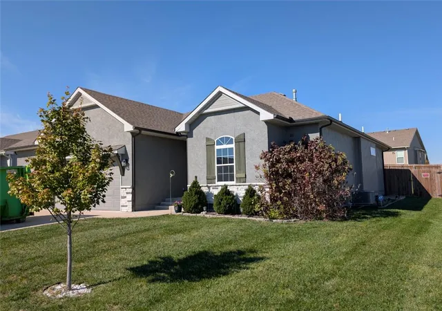 Photo 2 of Single family home for sale at 9602 N Lenox Ave, Kansas City, MO 64154 | MLS# 2648701 | Listing updated on 2026-10-28