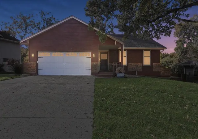 Photo 1 of Single family home for sale at 2600 Sw Morningside Dr, Blue Springs, MO 64015 | MLS# 2648716 | Listing updated on 2026-10-26