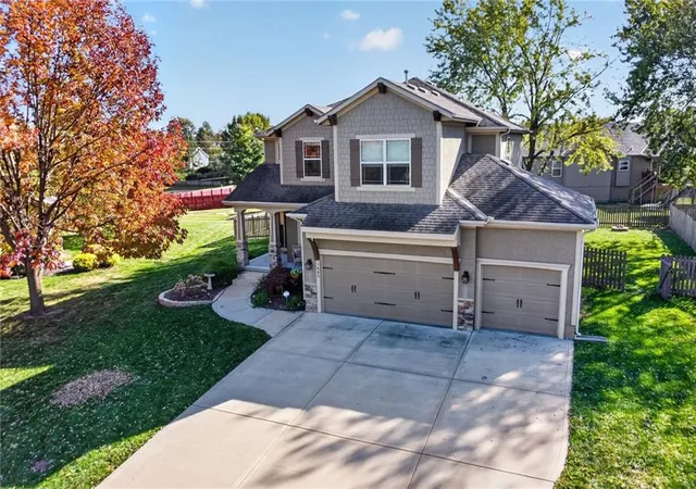 Photo 1 of Single family home for sale at 1005 SW Whistle Dr, Lees Summit, MO 64082 | MLS# 2648717 | Listing updated on 2026-10-29