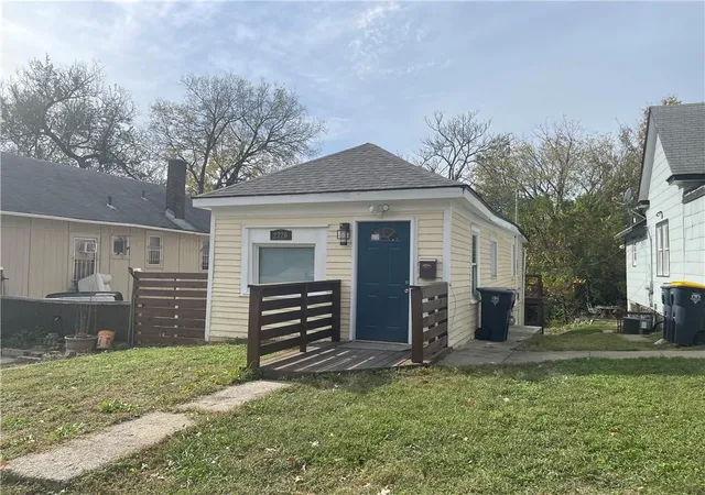Photo 3 of Single family home for sale at 2726 Jackson Ave, Kansas City, MO 64128 | MLS# 2648720 | Listing updated on 2026-10-31