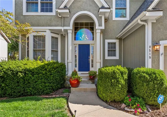 Photo 3 of Single family home for sale at 8519 Haven St, Lenexa, KS 66219 | MLS# 2648723 | Listing updated on 2026-10-27