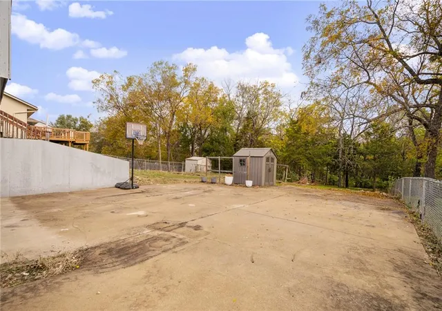 Photo 4 of Single family home for sale at 913 NE Barnes Dr, Lees Summit, MO 64086 | MLS# 2648727 | Listing updated on 2026-10-30
