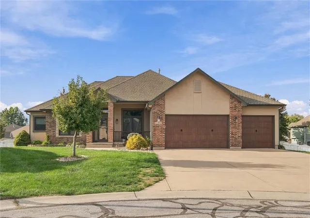 Single family home for sale at 1404 NE Georgian Pl, Lees Summit, MO 64064 | MLS# 2648773