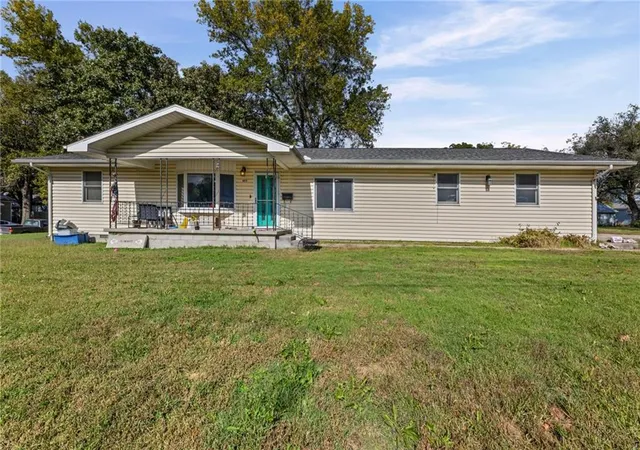 Photo 1 of Single family home for sale at 623 S Sycamore St, Iola, KS 66749 | MLS# 2648782 | Listing updated on 2026-10-28