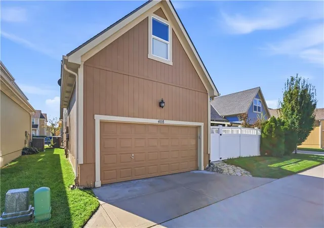 Photo 2 of Single family home for sale at 408 E 30th Avenue, Kansas City, MO 64116 | MLS# 2648789 | Listing updated on 2026-10-29