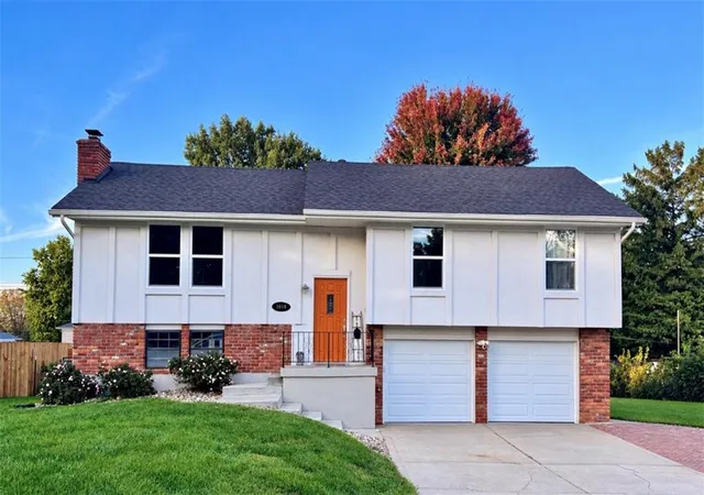 Single family home for sale at 1018 NE 115th Street, Kansas City, MO 64155 | MLS# 2648790