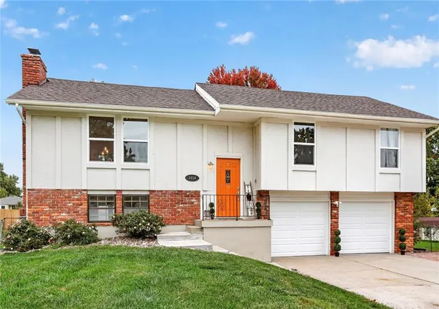 Single family home for sale at 1018 NE 115th Street, Kansas City, MO 64155 | MLS# 2648790