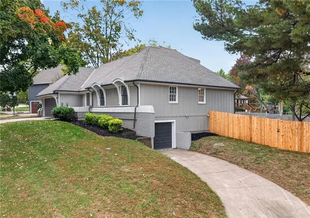 Photo 2 of Single family home for sale at 2000 W 120th Terrace, Leawood, KS 66209 | MLS# 2648794 | Listing updated on 2026-10-29
