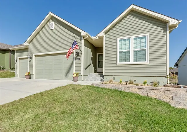 Photo 1 of Single family home for sale at 4004 NW 96th Terrace, Kansas City, MO 64154 | MLS# 2648800 | Listing updated on 2026-10-27