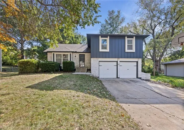 Single family home for sale at 13111 W 100th Street, Lenexa, KS 66215 | MLS# 2648811