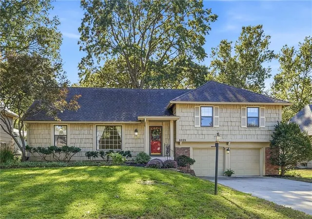 Single family home for sale at 6525 W 100th Terrace, Overland Park, KS 66212 | MLS# 2648821