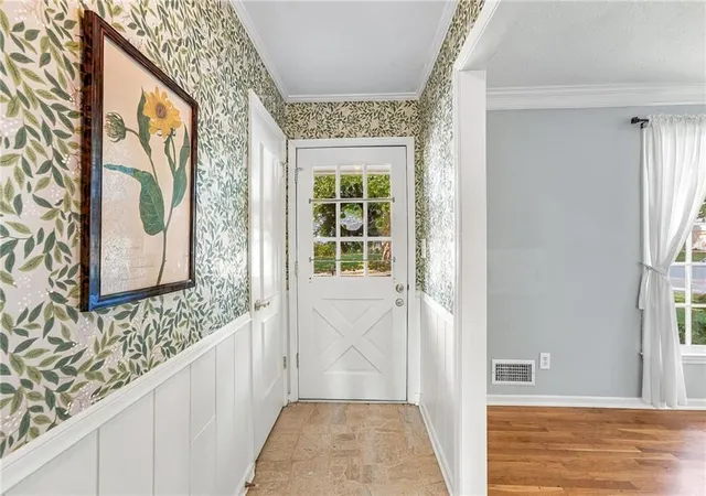 Photo 2 of Single family home for sale at 6525 W 100th Terrace, Overland Park, KS 66212 | MLS# 2648821 | Listing updated on 2026-10-27