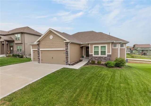 Photo 1 of Single family home for sale at 11027 N Crystal Ave, Kansas City, MO 64156 | MLS# 2648828 | Listing updated on 2026-10-29