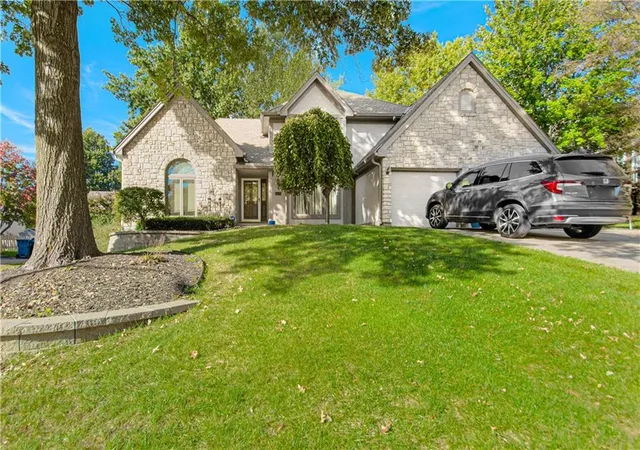 Single family home for sale at 706 Kingston Dr, Liberty, MO 64068 | MLS# 2648833