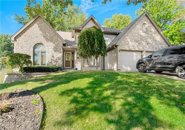 Photo 1 of Single family home for sale at 706 Kingston Dr, Liberty, MO 64068 | MLS# 2648833 | Listing updated on 2026-10-27