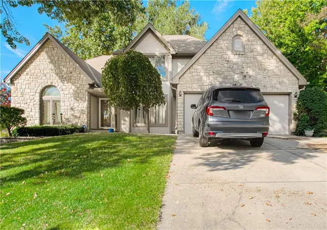 Photo 2 of Single family home for sale at 706 Kingston Dr, Liberty, MO 64068 | MLS# 2648833 | Listing updated on 2026-10-27