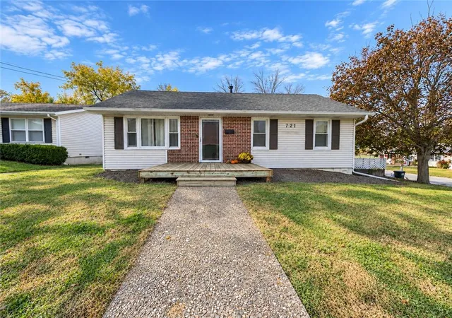 Photo 1 of Single family home for sale at 721 E Thompson St, Maryville, MO 64468 | MLS# 2648841 | Listing updated on 2026-10-27