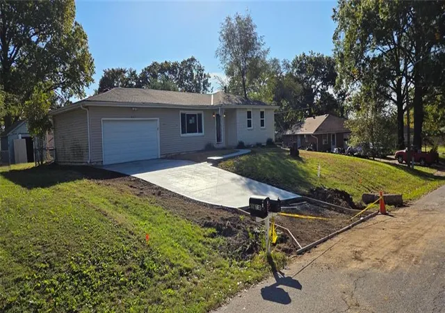 Photo 1 of Sale Pending at 417 S 76th Terrace, Kansas City, KS 66111 | MLS# 2648845 | Listing updated on 2026-10-26