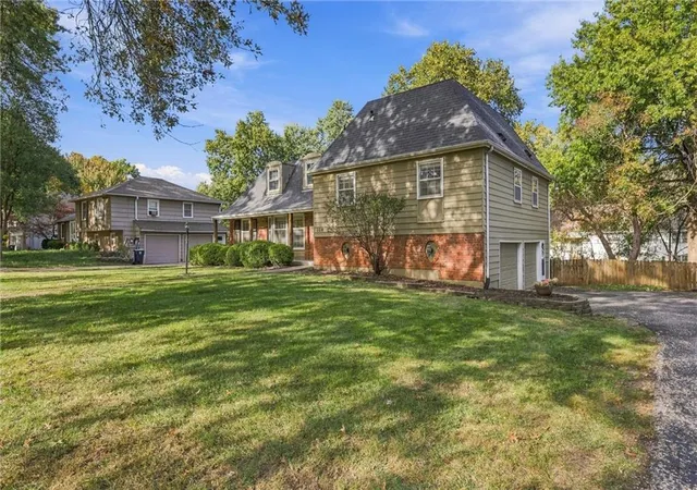 Photo 3 of Single family home for sale at 106 E 117th Terrace, Kansas City, MO 64114 | MLS# 2648847 | Listing updated on 2026-10-29