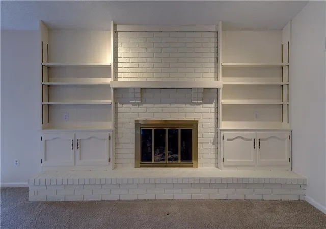 Photo 1 of Townhouse for sale at 19 E Woodbridge Ln, Kansas City, MO 64145 | MLS# 2648867 | Listing updated on 2026-10-28