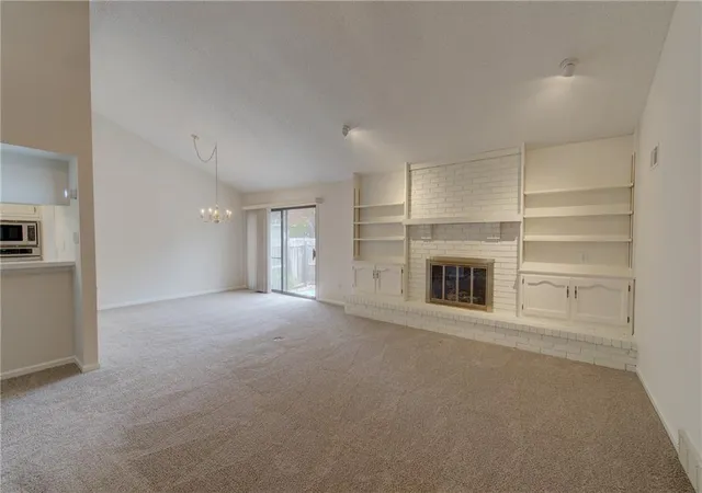 Photo 3 of Townhouse for sale at 19 E Woodbridge Ln, Kansas City, MO 64145 | MLS# 2648867 | Listing updated on 2026-10-28