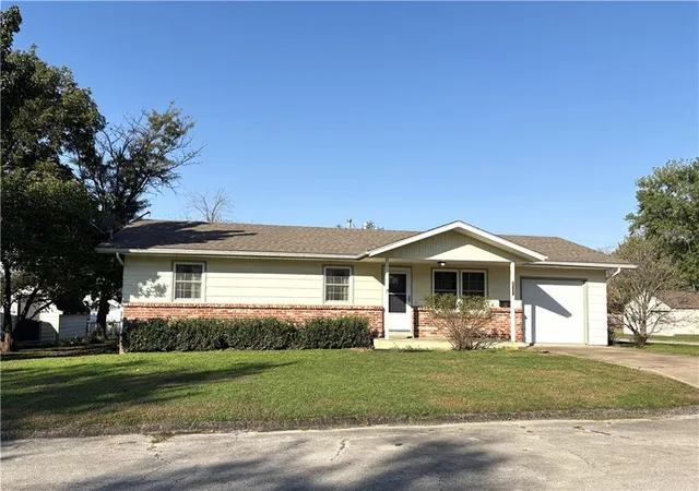 Photo 1 of Single family home for sale at 1633 N 9th Street, Independence, KS 67301 | MLS# 2648874 | Listing updated on 2026-10-27