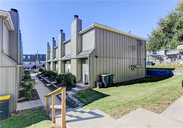 Photo 2 of House for sale at 4411 Jarboe St, Kansas City, MO 64111 | MLS# 2648880 | Listing updated on 2026-10-26