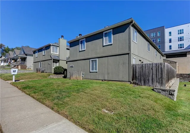 Photo 4 of House for sale at 4411 Jarboe St, Kansas City, MO 64111 | MLS# 2648880 | Listing updated on 2026-10-26