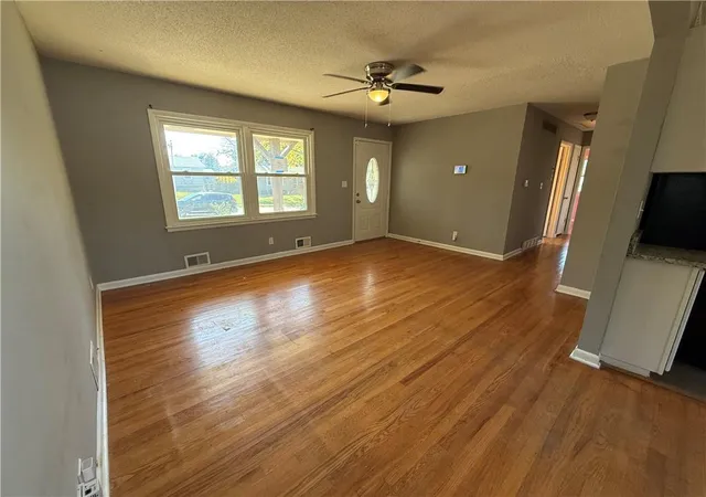 Photo 3 of Single family home for sale at 3104 NE 66th Terrace, Kansas City, MO 64119 | MLS# 2648881 | Listing updated on 2026-10-27