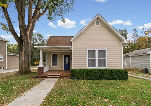 Photo 1 of Single family home for sale at 1331 Metropolitan Ave, Leavenworth, KS 66048 | MLS# 2648891 | Listing updated on 2026-10-29