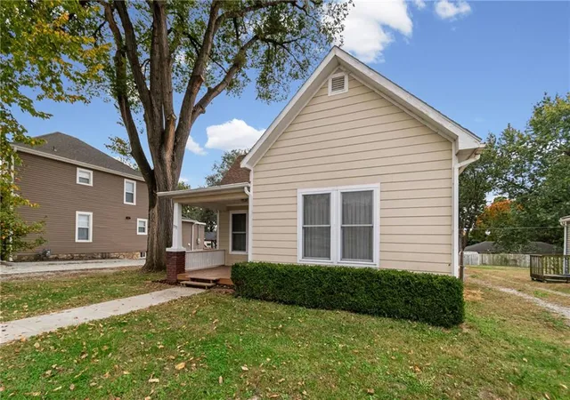 Photo 1 of Single family home for sale at 1331 Metropolitan Ave, Leavenworth, KS 66048 | MLS# 2648891 | Listing updated on 2026-10-29