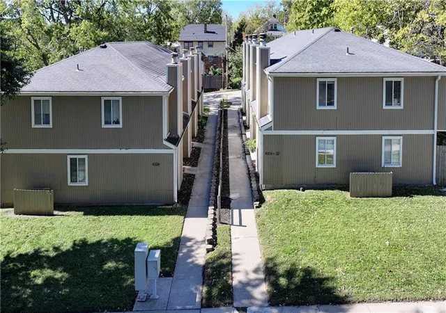 Photo 1 of Multi family home for sale at 4316 Jarboe St, Kansas City, MO 64111 | MLS# 2648892 | Listing updated on 2026-10-26