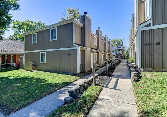 Photo 2 of House for sale at 4316 Jarboe St, Kansas City, MO 64111 | MLS# 2648892 | Listing updated on 2026-10-26