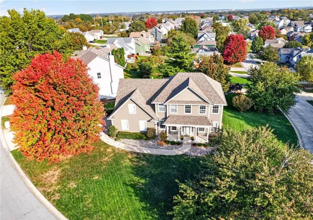 Photo 1 of Single family home for sale at 5304 NE Holiday Dr, Lees Summit, MO 64064 | MLS# 2648908 | Listing updated on 2026-10-29