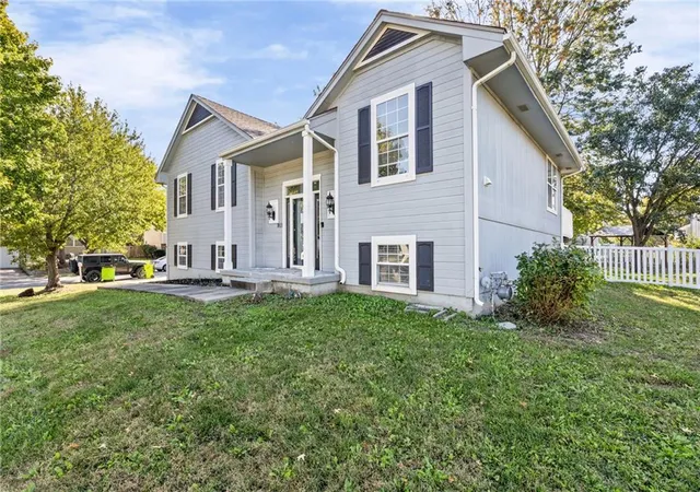 Photo 2 of Single family home for sale at 911 Mcintosh Cir, Belton, MO 64012 | MLS# 2648914 | Listing updated on 2026-10-29