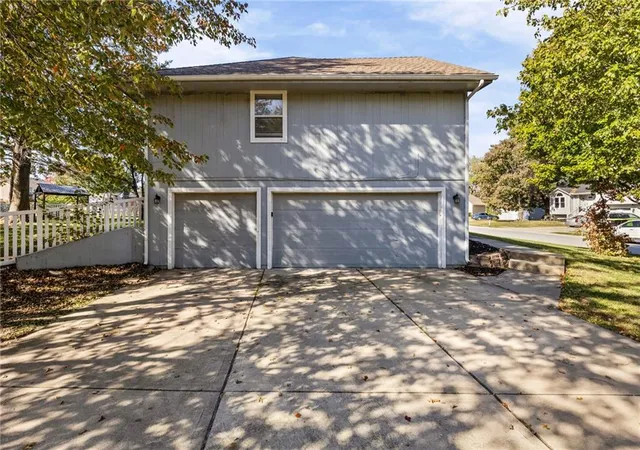 Photo 3 of Single family home for sale at 911 Mcintosh Cir, Belton, MO 64012 | MLS# 2648914 | Listing updated on 2026-10-29