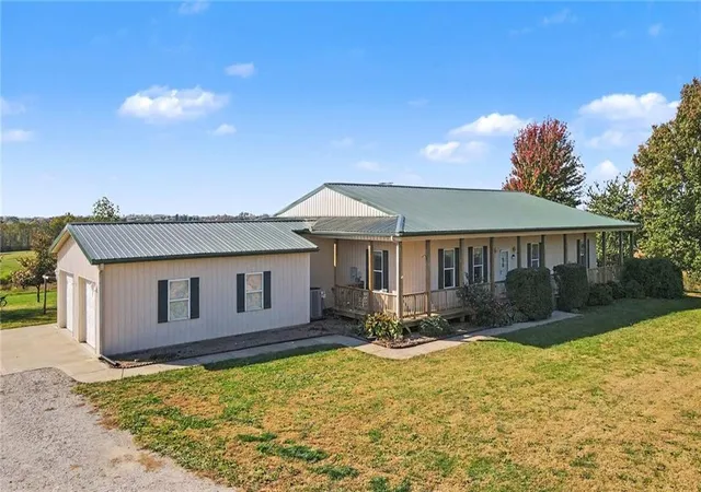 Photo 1 of Single family home for sale at 828 NW Helberg Rd, Gower, MO 64454 | MLS# 2648924 | Listing updated on 2026-10-30