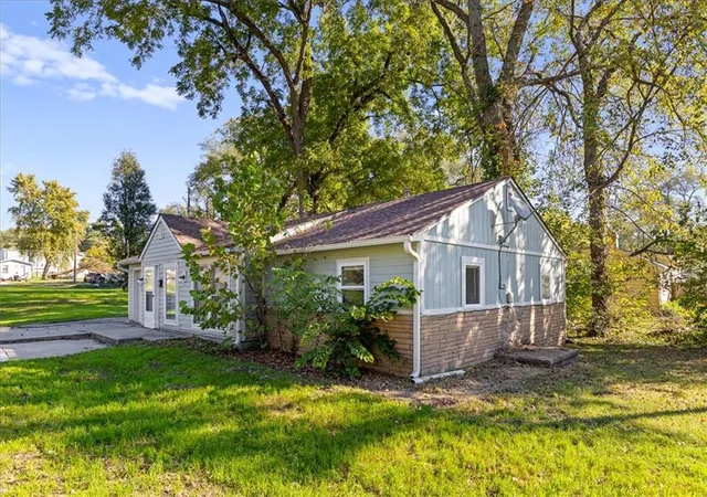Photo 2 of Single family home for sale at 700 E Fair St, Independence, MO 64055 | MLS# 2648928 | Listing updated on 2026-10-27
