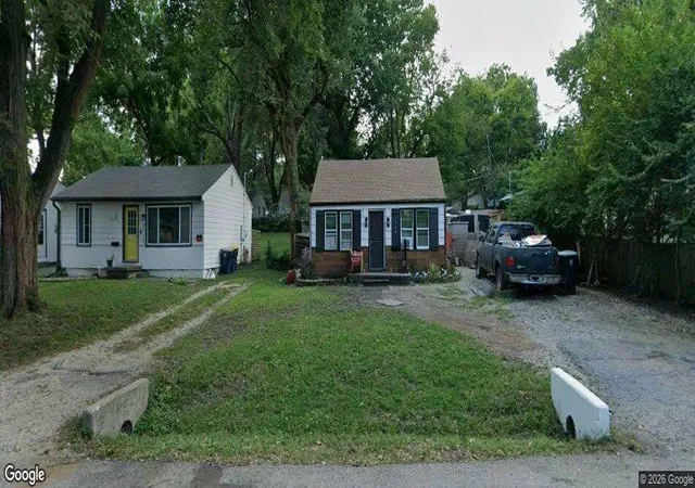Photo 1 of Sale Pending at 8906 Oak St, Kansas City, MO 64114 | MLS# 2648933 | Listing updated on 2026-10-28